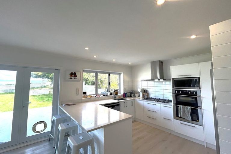 Photo of property in 29 Tirowhanga Road, Paremata, Porirua, 5024