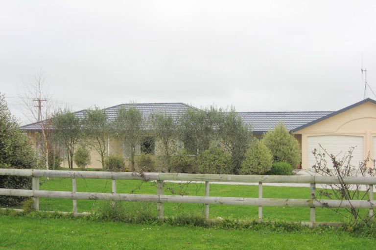 Photo of property in 686 Queen Street East, Levin, 5510