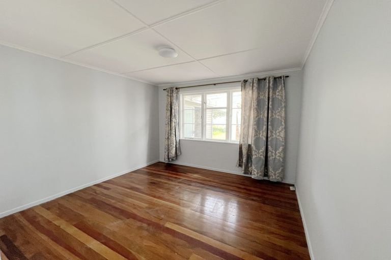 Photo of property in 34 Fairdene Avenue, Henderson, Auckland, 0610