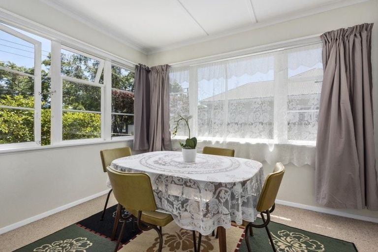 Photo of property in 13 Heretaunga Square, Silverstream, Upper Hutt, 5019