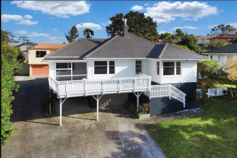 Photo of property in 2/10 Roband Avenue, Glenfield, Auckland, 0629