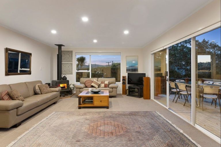 Photo of property in 31 Ocean View Road, Hatfields Beach, Orewa, 0931