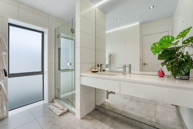 Photo of property in 128 Churchill Road, Rothesay Bay, Auckland, 0630