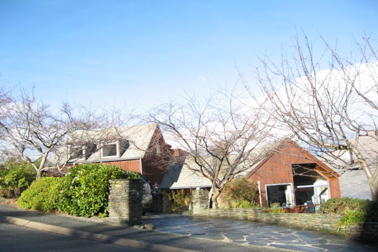 Photo of property in 33 Edinburgh Drive, Queenstown, 9300