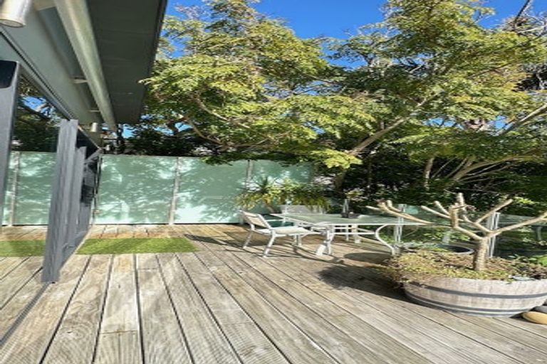 Photo of property in 22 Domain Crescent, Muriwai, Waimauku, 0881