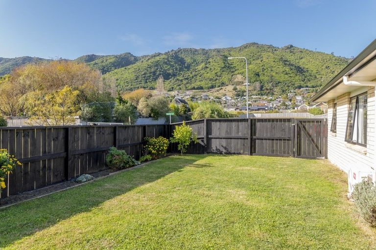 Photo of property in 25 Mahia Lane, Waikanae, 5036