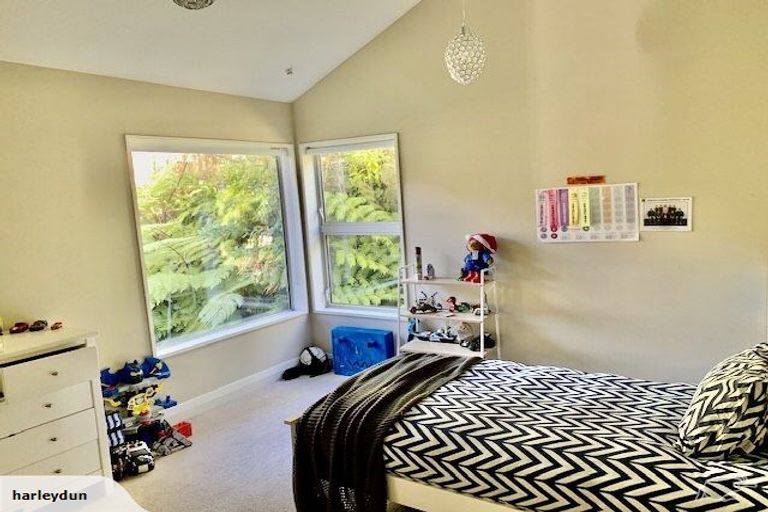 Photo of property in 16 Curnow Way, Kaiwharawhara, Wellington, 6035