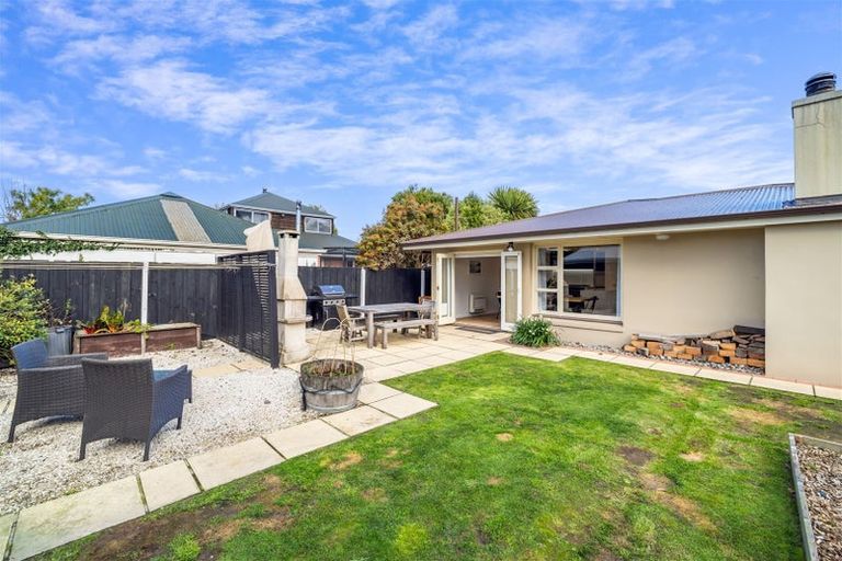 Photo of property in 6 Burrows Place, Ilam, Christchurch, 8041