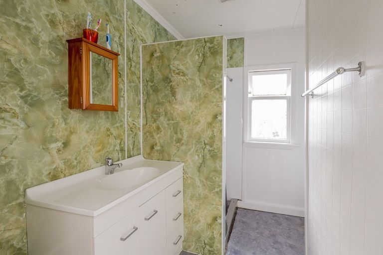 Photo of property in 10 Stuckey Street, Levin, 5510