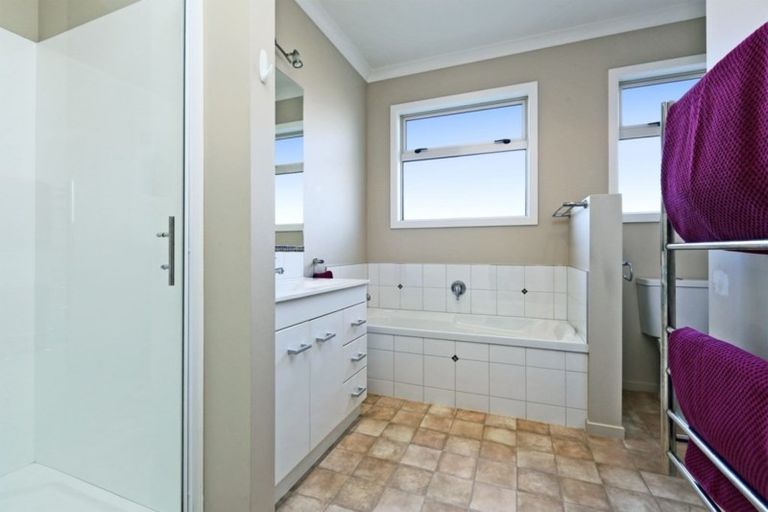Photo of property in 10 Waimea Way, Poraiti, Napier, 4112
