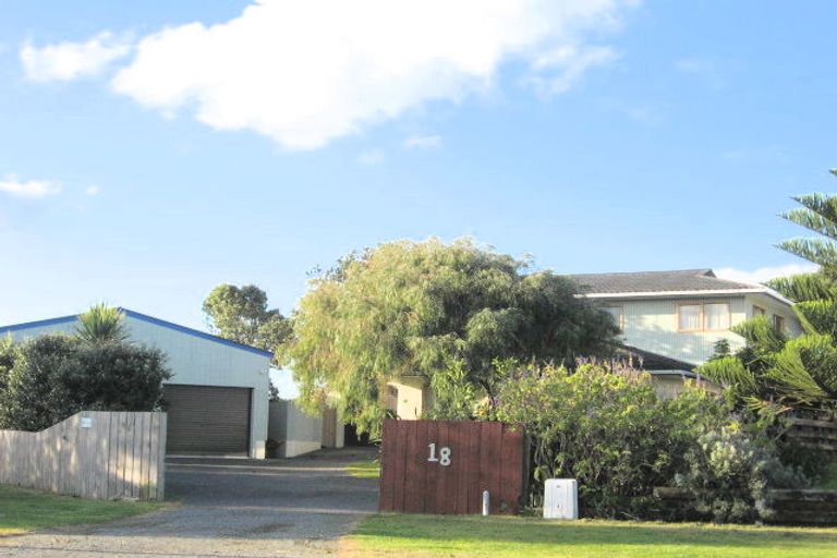 Photo of property in 18 Paku Drive, Tairua, 3508