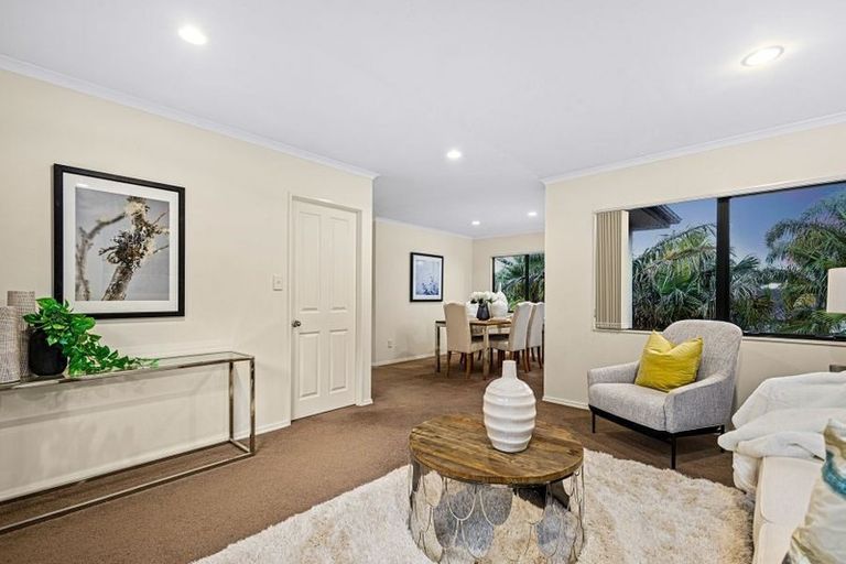 Photo of property in 62a Hogarth Rise, West Harbour, Auckland, 0618