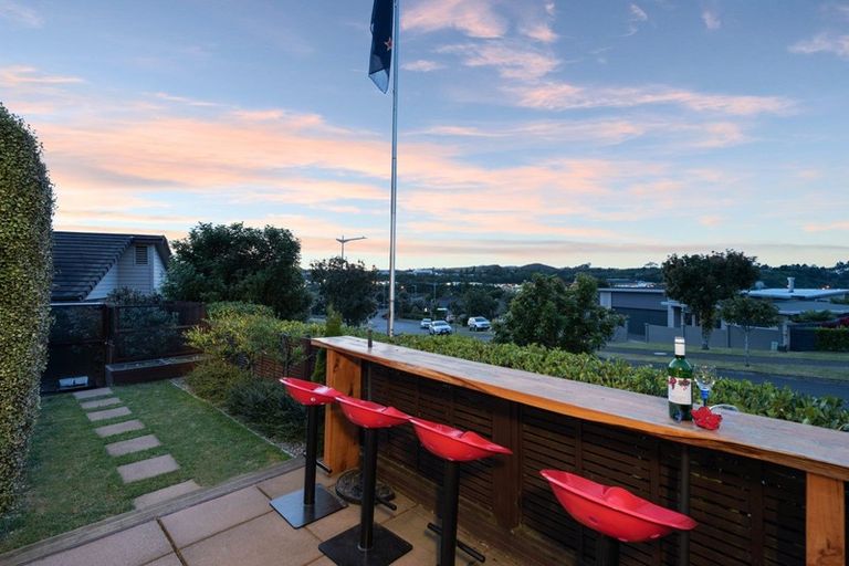 Photo of property in 2 Crater Close, Pyes Pa, Tauranga, 3112