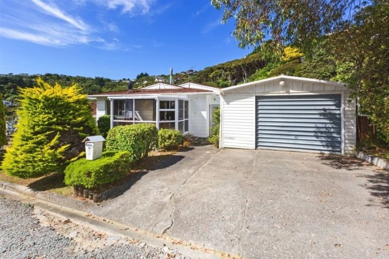 Photo of property in 19 Yarrow Place, Papakowhai, Porirua, 5024
