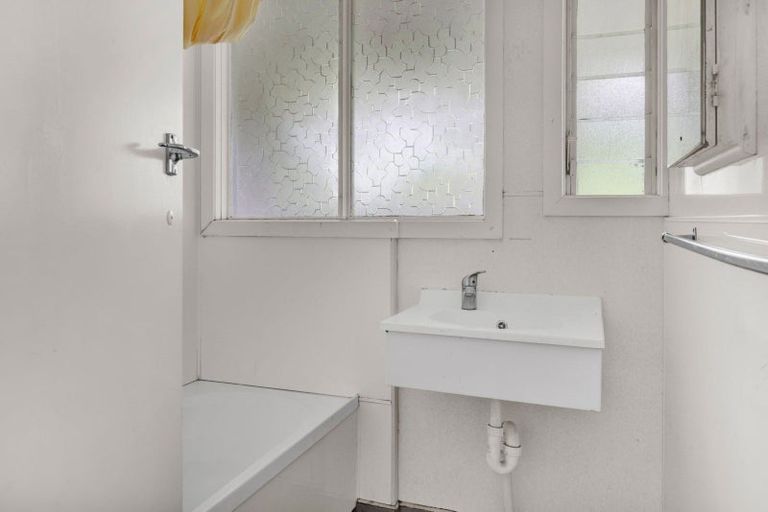 Photo of property in 103 Riversdale Drive, Merrilands, New Plymouth, 4312