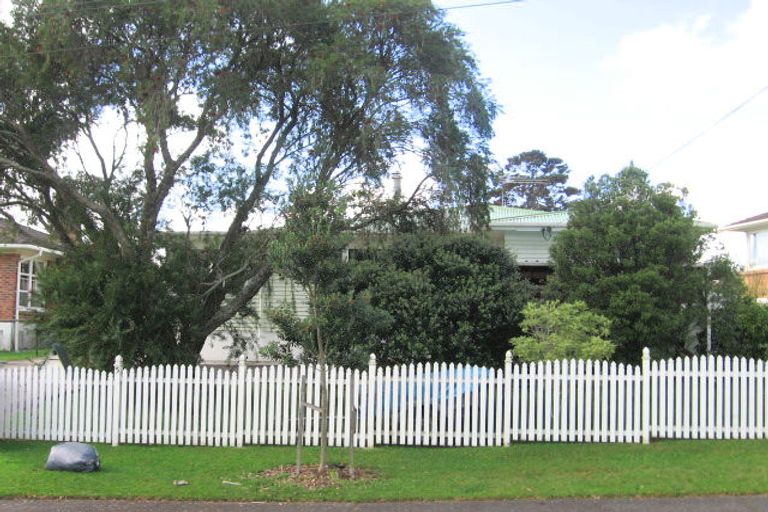 Photo of property in 5 Robert Burke Place, Henderson, Auckland, 0612