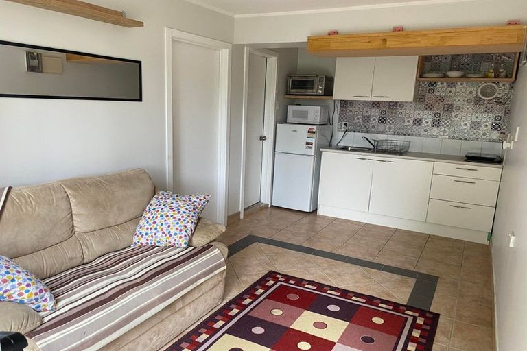 Photo of property in 2/107 Beach Haven Road, Beach Haven, Auckland, 0626