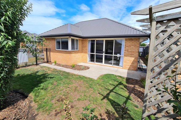 Photo of property in 3/52 Middlepark Road, Sockburn, Christchurch, 8042