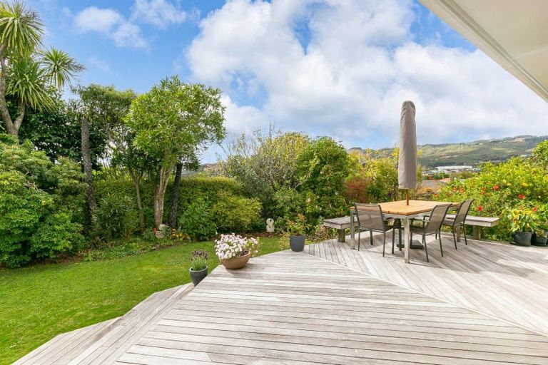 Photo of property in 8 Saint Johns Terrace, Tawa, Wellington, 5028