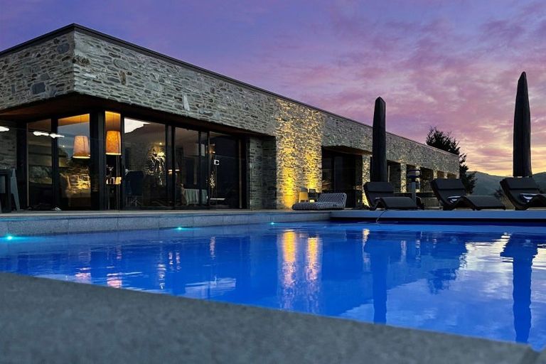 Photo of property in 12 Minaret Ridge, Wanaka, 9305