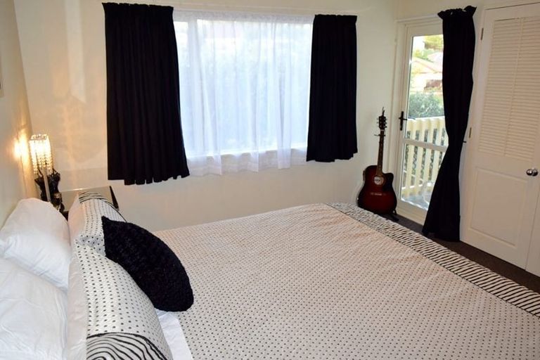 Photo of property in 2/45 Charlotte Street, Stanmore Bay, Whangaparaoa, 0932