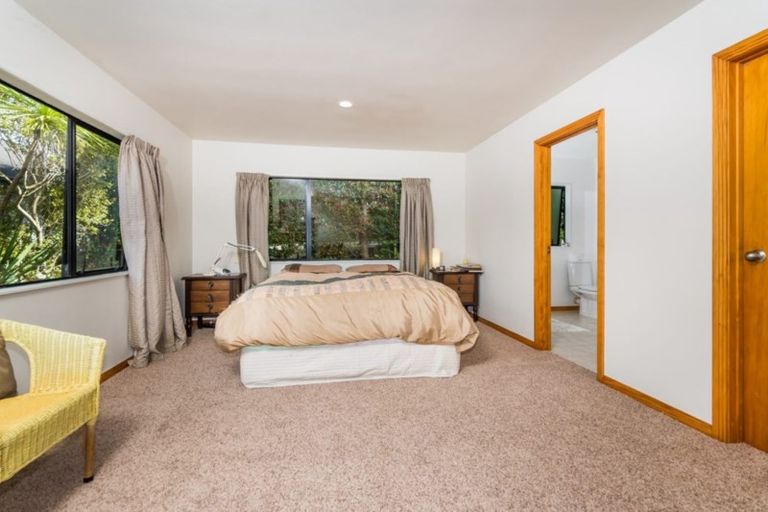 Photo of property in 52a Heathcote Road, Castor Bay, Auckland, 0620