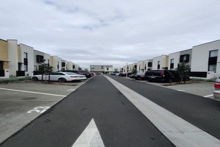 Photo of property in 6/65a Hogans Road, Glenfield, Auckland, 0629