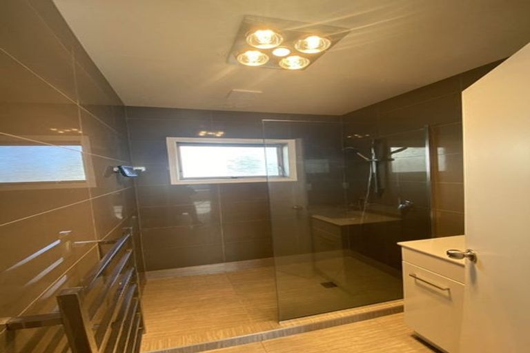 Photo of property in 1/60 Bruce Road, Glenfield, Auckland, 0629