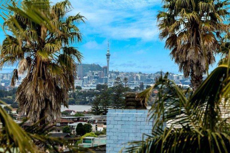 Photo of property in 2a Midway Avenue, Castor Bay, Auckland, 0620