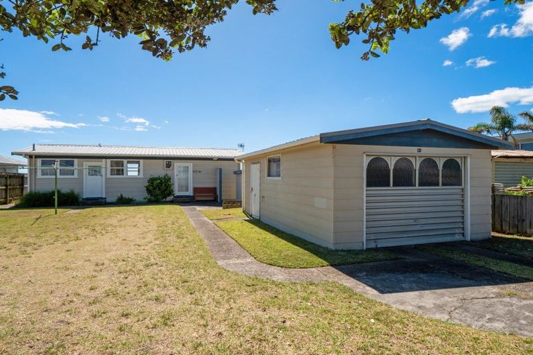 Photo of property in 91 Karewa Parade, Papamoa Beach, Papamoa, 3118