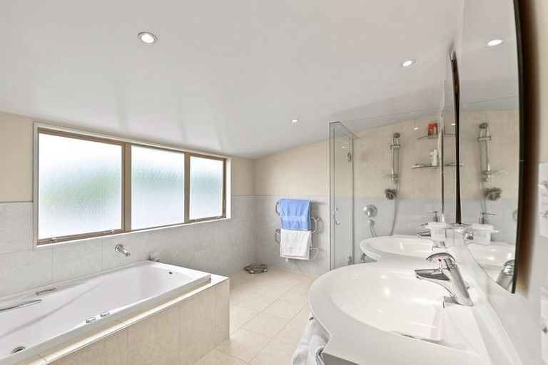 Photo of property in 2/31 Princes Street, Northcote Point, Auckland, 0627