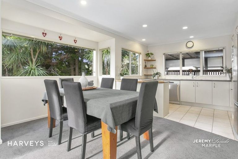 Photo of property in 13a West Lynn Road, Titirangi, Auckland, 0604