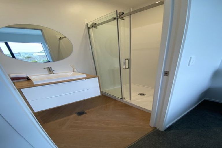 Photo of property in 35 Lewis Road, Pakuranga, Auckland, 2010