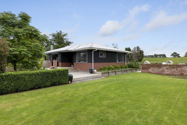 Photo of property in 8 Clearview Road, Lepperton, New Plymouth, 4373