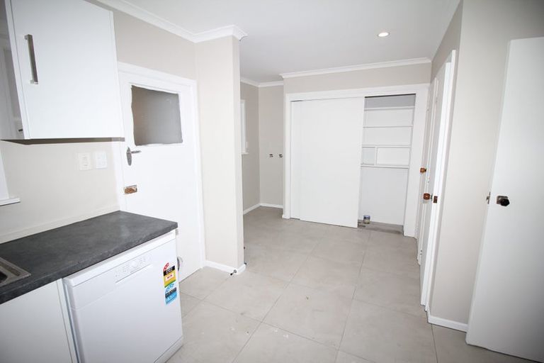 Photo of property in 52 Newlands Road, Newlands, Wellington, 6037