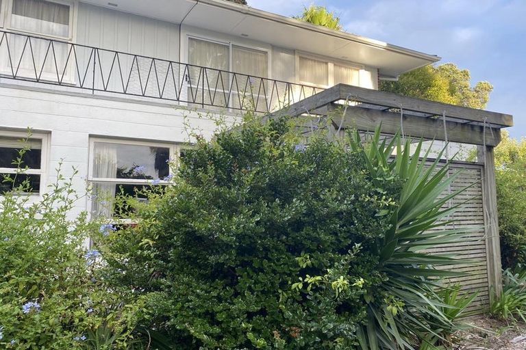 Photo of property in 60-62 Exmouth Road, Northcote, Auckland, 0627