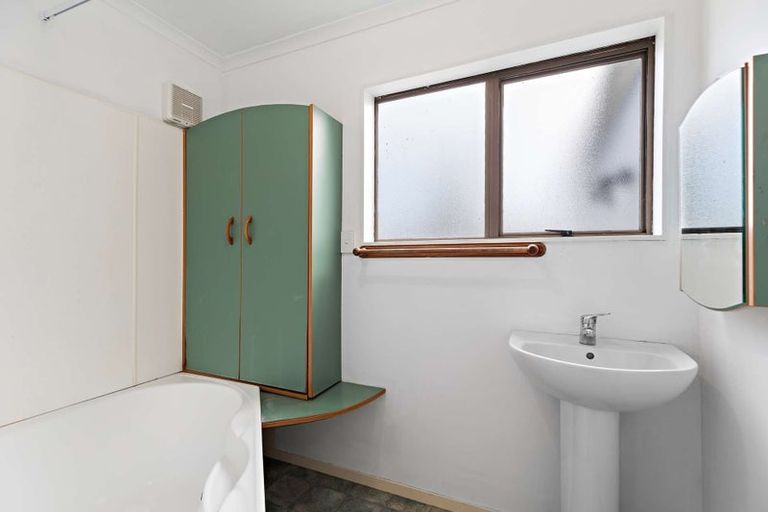 Photo of property in 64 Rhodes Drive, Kelvin Grove, Palmerston North, 4414