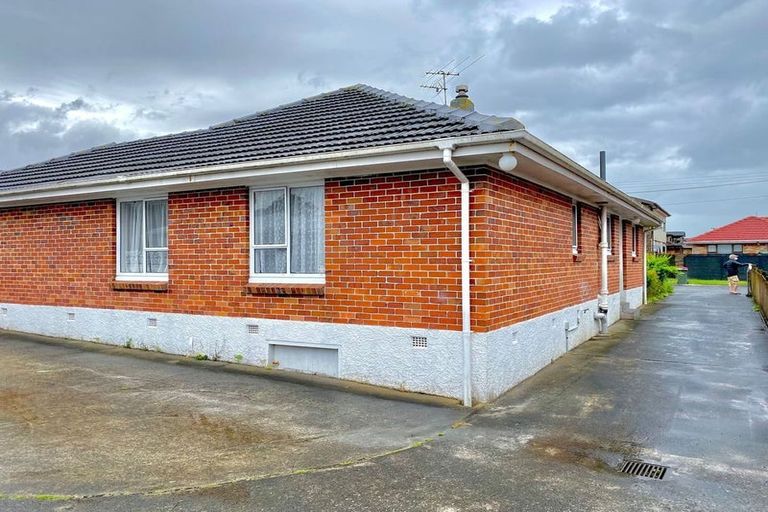 Photo of property in 16 Sunnyside Crescent, Papatoetoe, Auckland, 2025