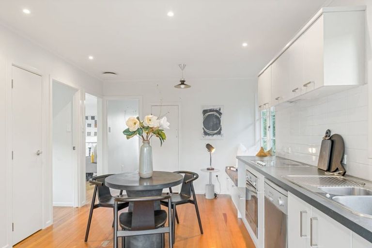 Photo of property in 18 Durham Street, Te Atatu Peninsula, Auckland, 0610