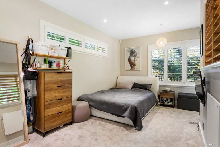 Photo of property in 55 Pupuke Road, Birkenhead, Auckland, 0627