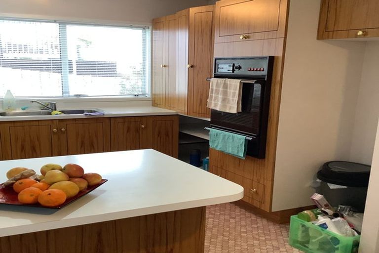 Photo of property in 1/8 Pupuke Road, Hillcrest, Auckland, 0627