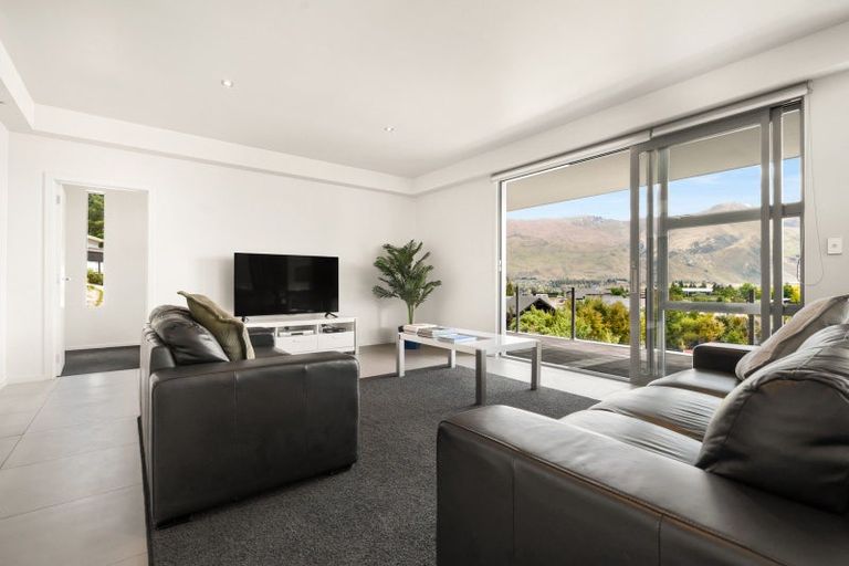 Photo of property in 5 Bovett Place, Wanaka, 9305