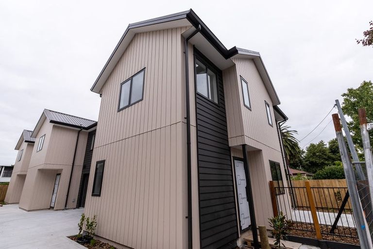 Photo of property in 1/4 Marama Street, Castor Bay, Auckland, 0620