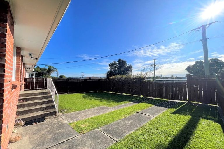 Photo of property in 1/4a Corrella Road, Belmont, Auckland, 0622