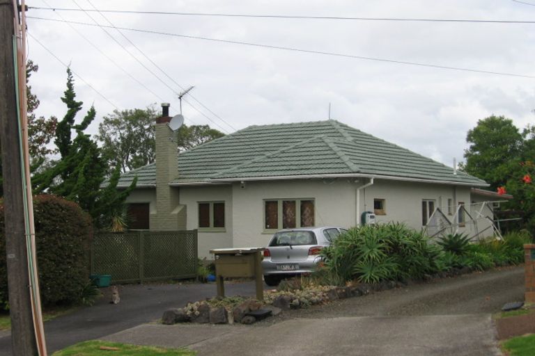 Photo of property in 2/12a West Lynn Road, Titirangi, Auckland, 0604
