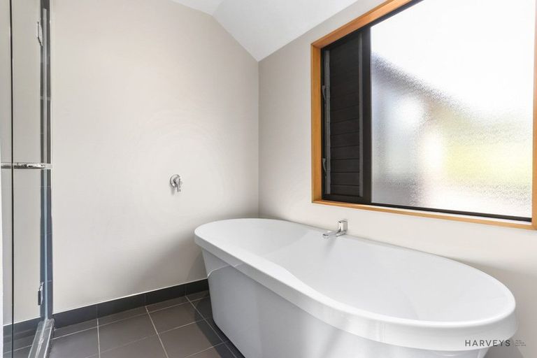 Photo of property in 19 Cochran Road, Oratia, Auckland, 0604