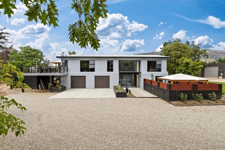 Photo of property in 289 Riverbank Road, Wanaka, 9382