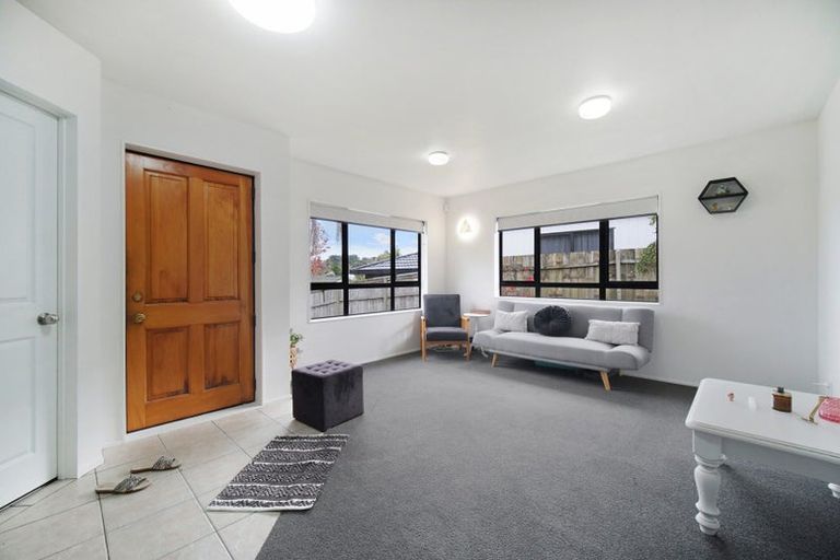 Photo of property in 12 Ginders Drive, Massey, Auckland, 0614