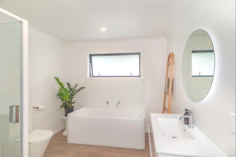 Photo of property in 49 Wakefield Road, Levin, 5571