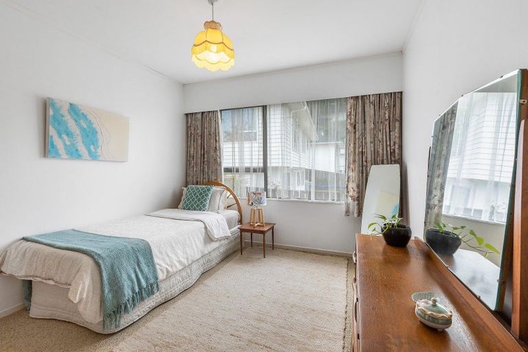 Photo of property in 6 Saint Aidans Way, Tawa, Wellington, 5028